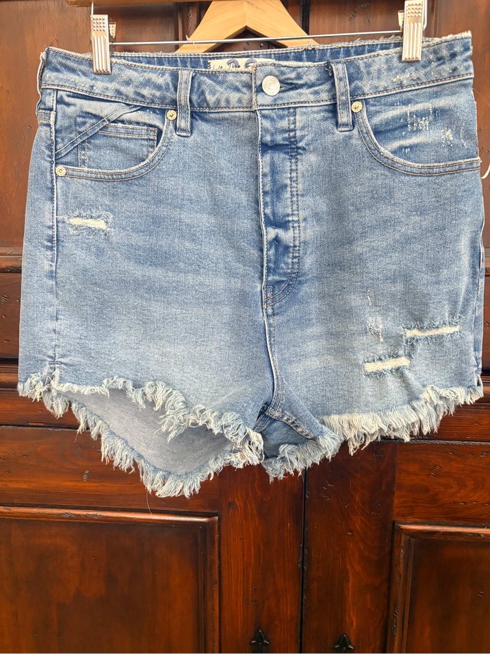NWT Free People Crvy Women's High-Waist Distressed Denim Shorts - size 30 #1213 - Picture 3 of 5
